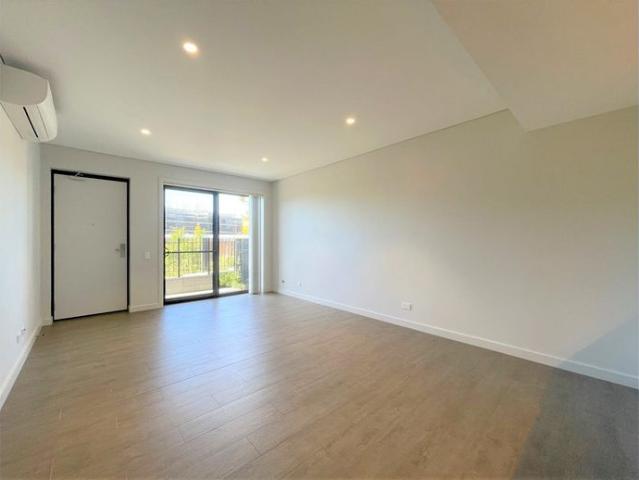 SPACIOUS ONE BEDROOM + STUDY ROOM TOWNHOUSE WITHIN ED.SQUARE