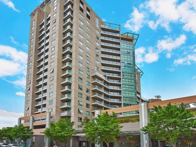 SPACIOUS OPEN PLAN AT REGENCY TOWER A IN A PREMIUM LOCATION