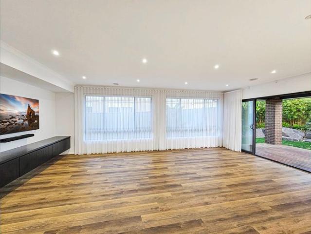Spacious Open Plan Living With Outdoor Oasis!