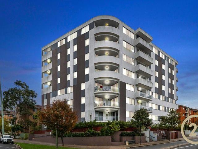 SPACIOUS OPEN PLAN LIVING