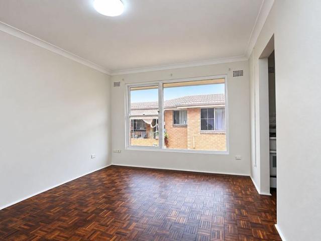Spacious & Original Two Bedroom Unit in Wiley Park!