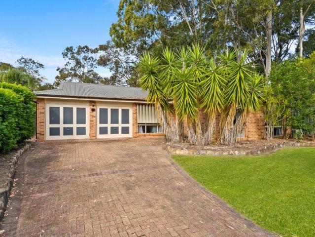 Spacious Original Brick Home on Expansive 710sqm Block