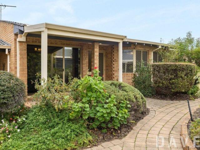 SPACIOUS OVER 55'S LIVING IN THE HEART OF SCARBOROUGH!