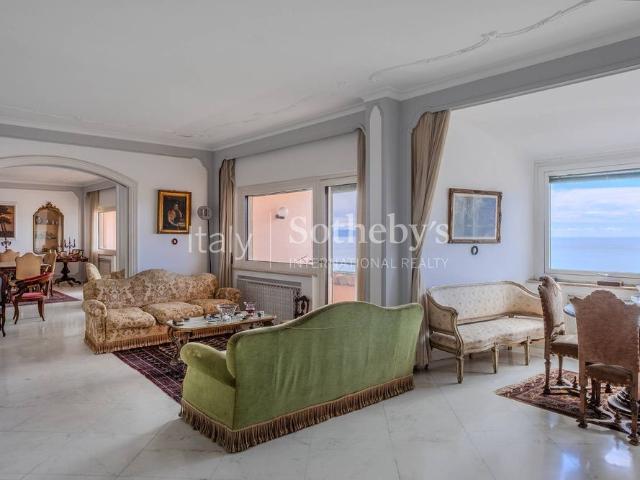 Spacious panoramic apartment in Parco Grifeo