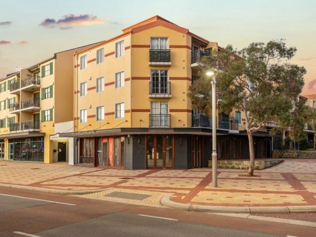 Spacious Parkside Living In Heart of Joondalup