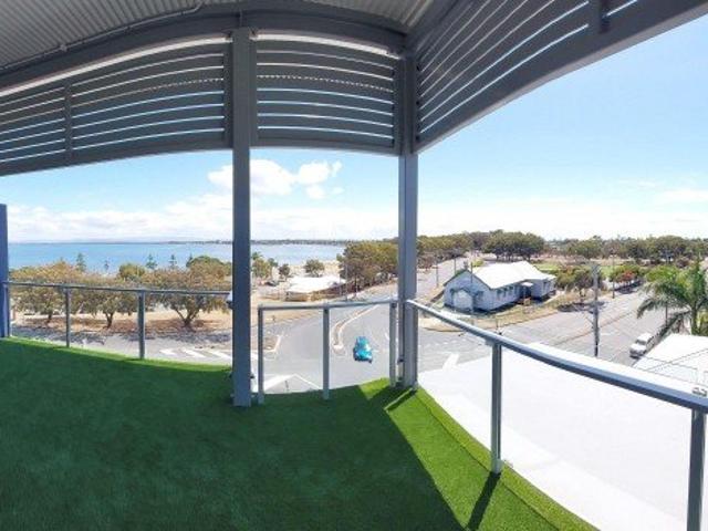 Spacious Penthouse Stunning Ocean Views