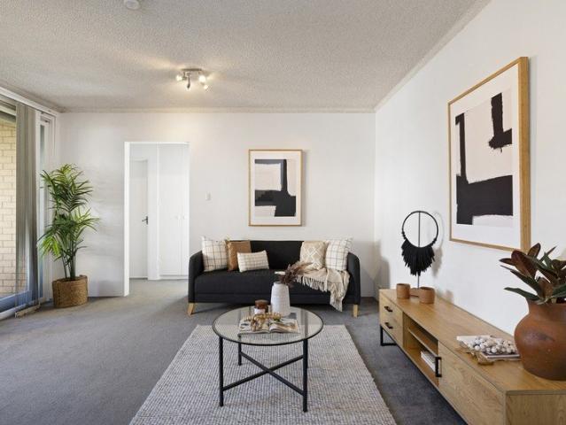 Spacious & Peaceful Apartment Overlooking Resort Style Pool