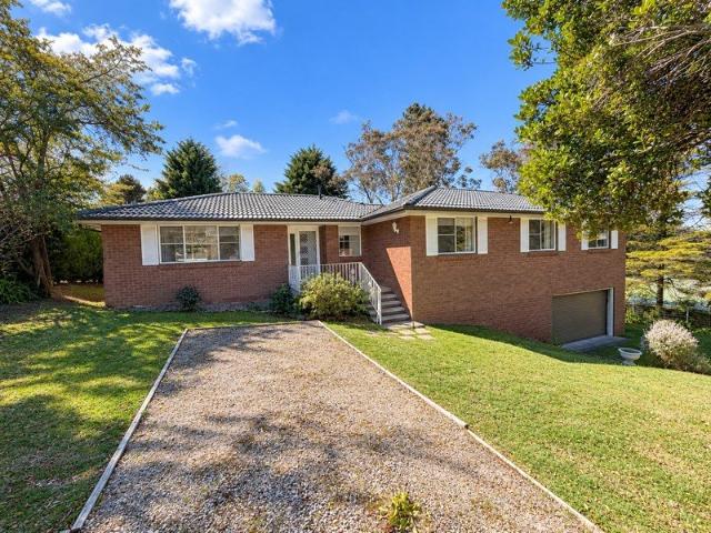 Spacious & Peaceful Living in Sought After South Leura!