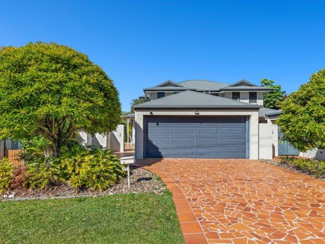 SPACIOUS, PERFECTLY PRESENTED TOWNHOUSE. PRIME CENTRAL LOCATION. NO BODY CORP FEES !