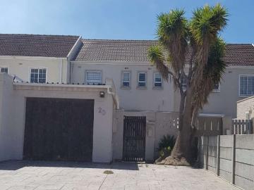Spacious pet friendly 3 bedroom house