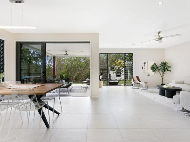 Spacious, Pet Friendly 4 Bedroom Home Backing onto Peaceful Bushland | The Observatory, Reedy Creek