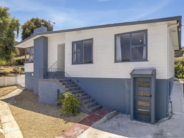 Spacious Pet Friendly Family Home Short or long term lease