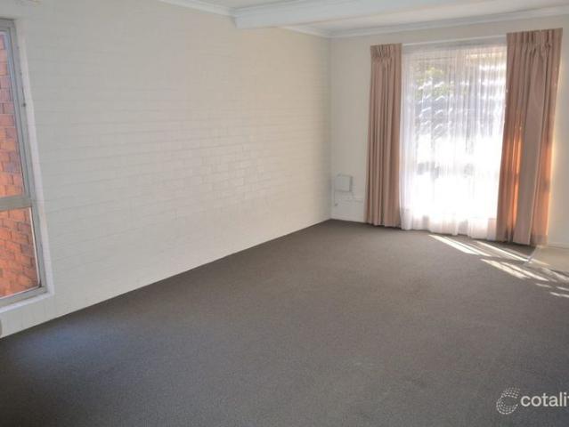 Spacious, Pet Friendly Townhouse with Expansive Green Outlooks
