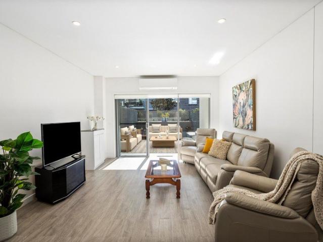 Spacious podium level entertainer steps to Stockland