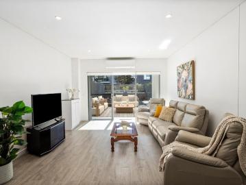 Spacious podium level entertainer steps to Stockland