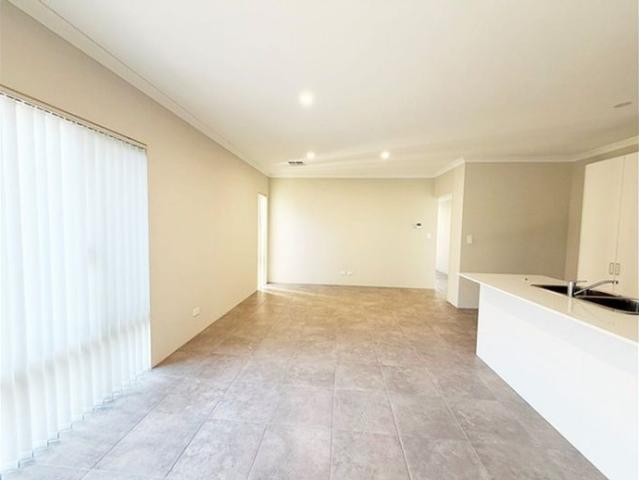 SPACIOUS PLUNKETT HOMES FAMILY RESIDENCE IN WELLARD