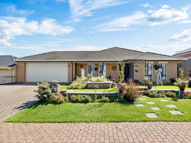 Spacious, Practical Family Living in a Convenient Location