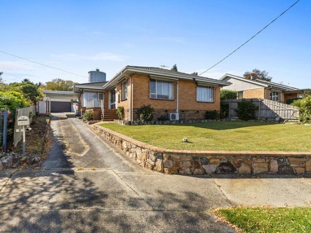Spacious & Practical Living with Added Extras