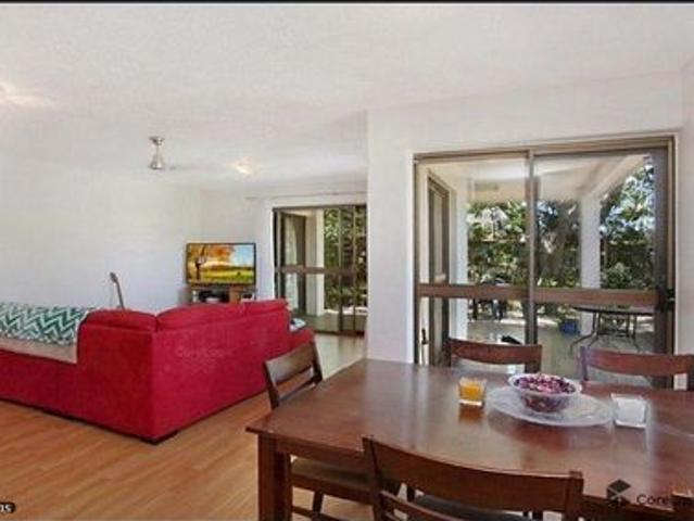 Spacious & Private Apartment Close To Town