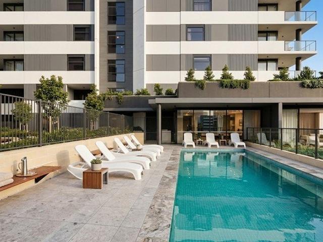 Spacious, private apartment. Resort Style Amenities. Central location
