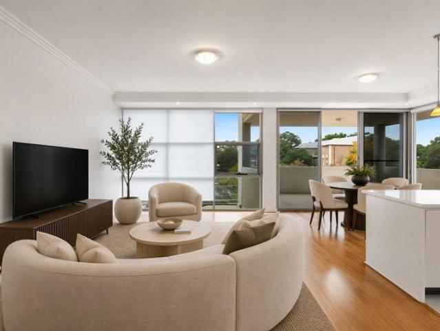 Spacious & Private Central Apartment