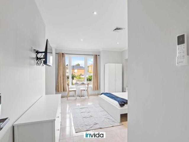 SPACIOUS PRIVATE, ENSUITE ROOM IN ROXBURGH PARK $290 pw/ UTILITIES INCLUDED SMART SHARED LIVING IN A CONNECTED LOCATION! MOVE IN READY!