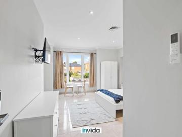 SPACIOUS PRIVATE, ENSUITE ROOM IN ROXBURGH PARK $370 pw/ UTILITIES INCLUDED SMART SHARED LIVING IN A CONNECTED LOCATION ! MOVE IN READY !