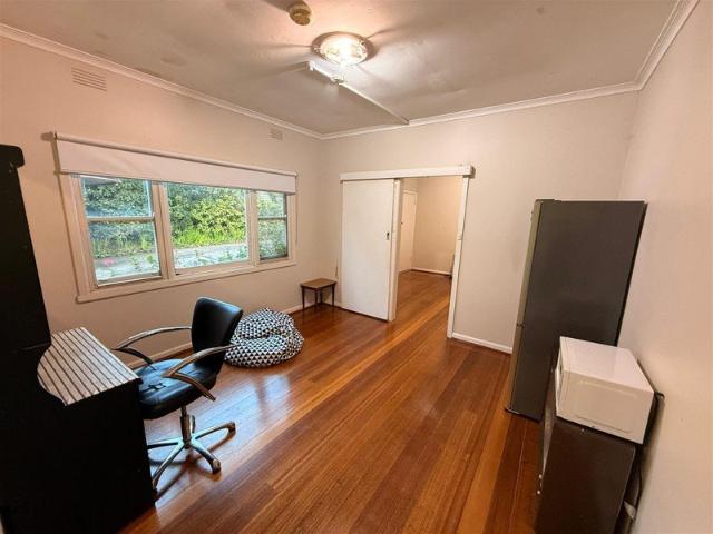 Spacious private flat in central Blackburn