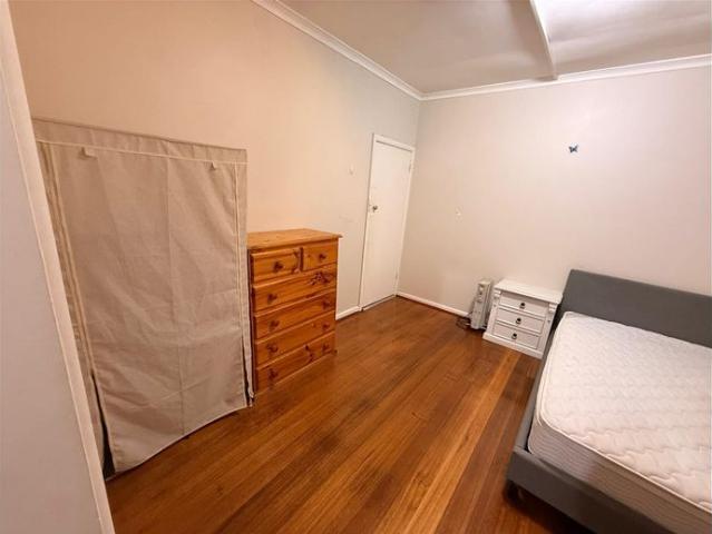 Spacious private flat in central Blackburn
