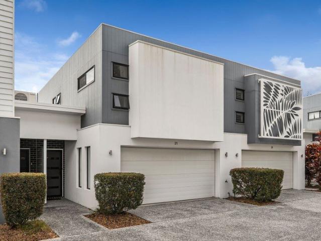 Spacious, Private & Perfectly Positioned in Currumbin Waters