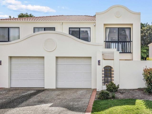 Spacious, Private, Vacant & Perfectly Positioned in the Heart of Robina