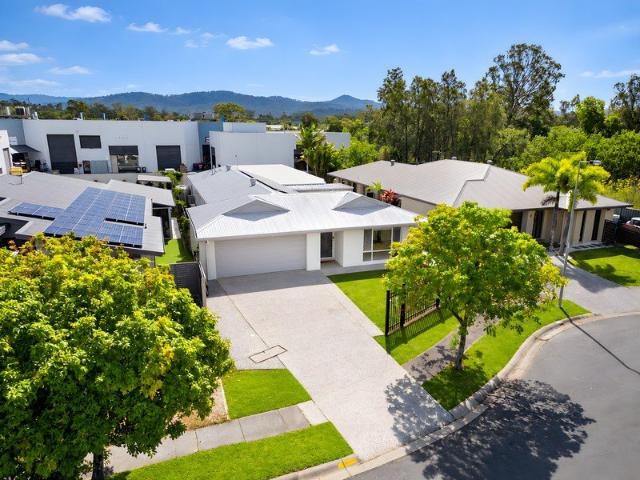 Spacious, Private & Ready to Move In Helensvale Family Home