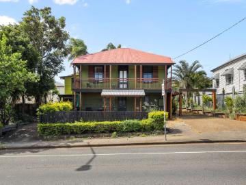 Spacious Private Room in a Large Shared Home – Utilities Included!
