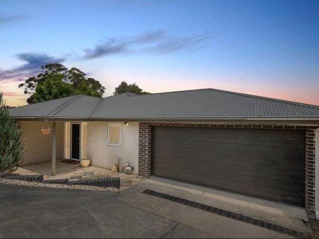 Spacious & Private Townhouse in the Heart of Healesville