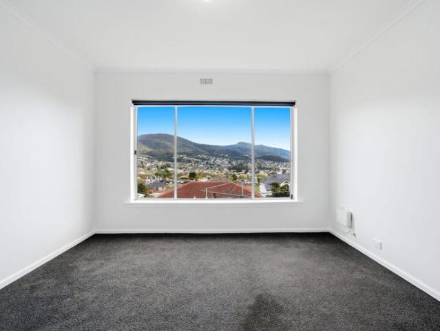 Spacious & Private Unit with Water Views