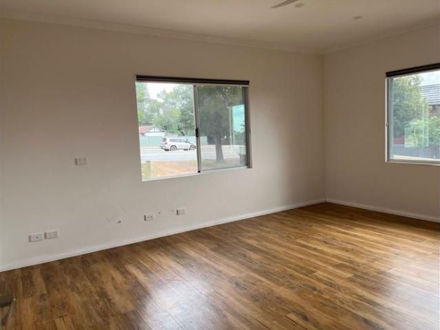 Spacious Private Wing of a Large Home – 1–2 Bedrooms, Solar, Air Conditioning & Courtyard