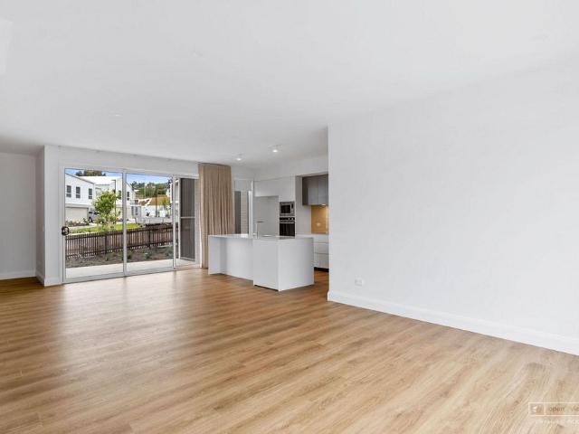 Spacious quality townhouse, double garage