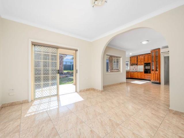 Spacious Quality 3 bedroom Family Home with 2 living areas in Quiet Location