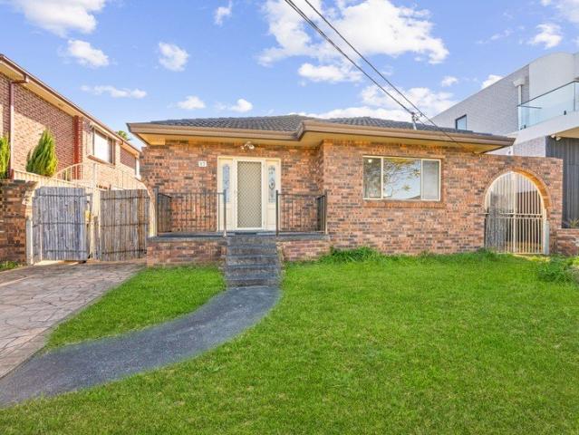 Spacious Quality 3 bedroom Family Home with 2 living areas in Quiet Location