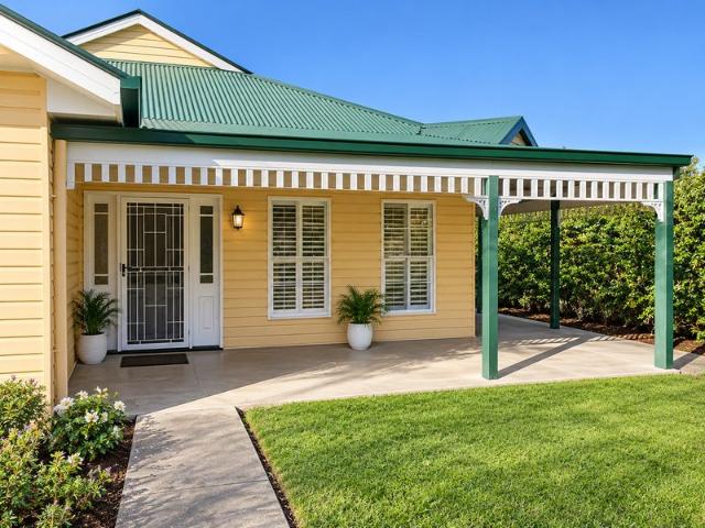 Spacious Queenslander Charm in the Heart of Pittsworth