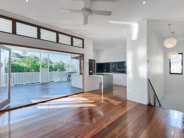 Spacious Queenslander in Prime Location