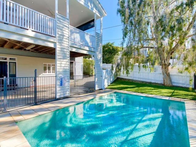 Spacious Queenslander in Prime Location