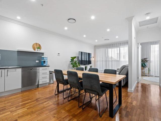 Spacious, Quiet and Exceptionally Convenient Surrey Hills Living