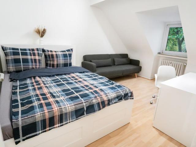 Spacious, quiet and fully renovated apartment, Koln Amsterdam Apartments for Rent