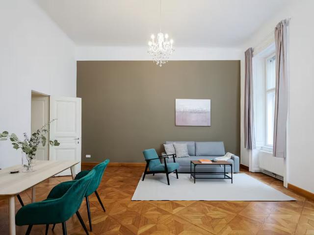 Spacious & Quiet right in City Center and right by metro, beautiful traditional building, best location