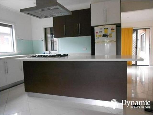 Spacious Rental Property in the Heart of Clayton South Ideal for Comfortable Living
