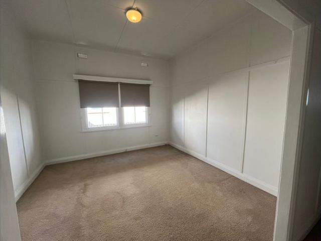 SPACIOUS RENOVATED 1 BEDROOM DUPLEX