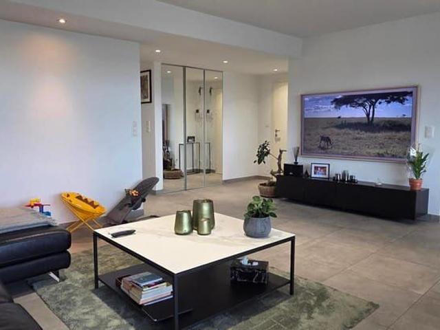 SPACIOUS RENOVATED 2 BEDROOM APARTMENT