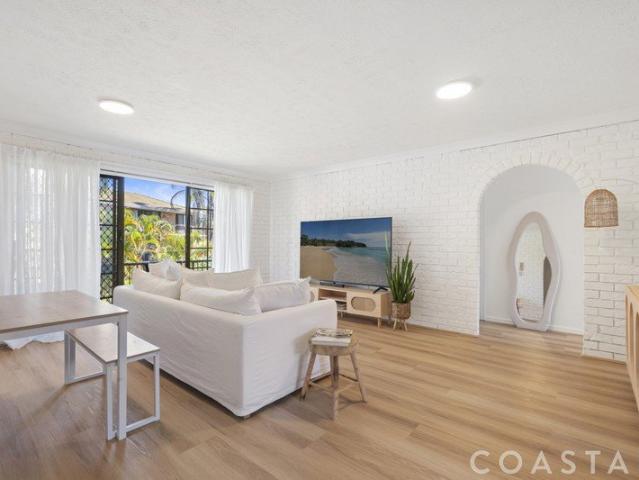 Spacious & Renovated Apartment in Prime Mermaid Waters Location