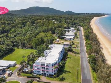 Spacious Renovated Beachfront Apartment in a Sort After Complex !